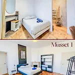 Deux Hebergements A Proximite Pour Un Groupe De 12 Personnes